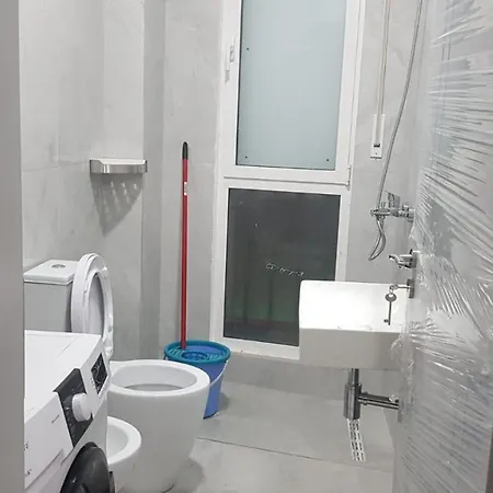 Apartment Komuna Parisit Aprtament