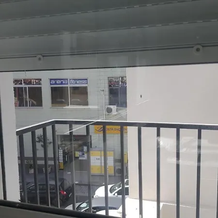 Komuna Parisit Aprtament Apartment *